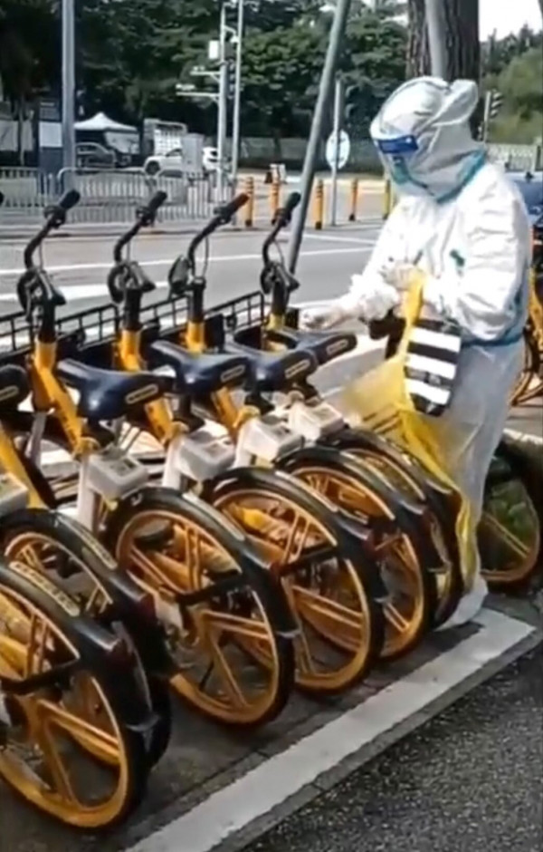 Цікава правда про Китай: тести велосипедам і крабам, запечатані під'їзди. Інтерв'ю з волинянкою Христиною Лесюк