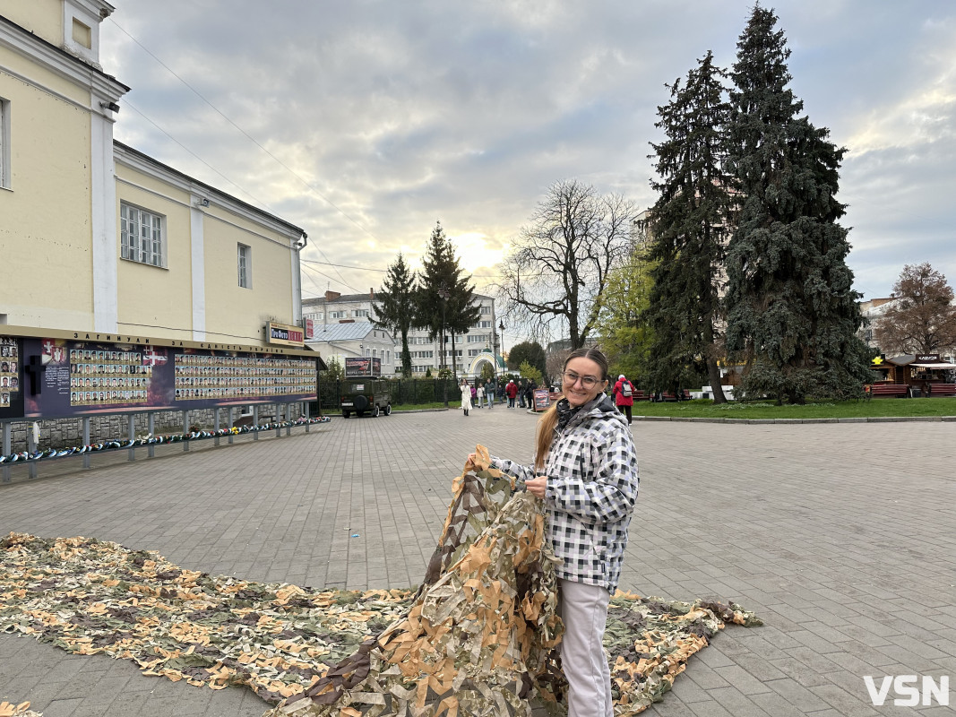 Понад 50 запитів на день: у Луцьку потребують допомоги для плетіння сіток. Як долучитися