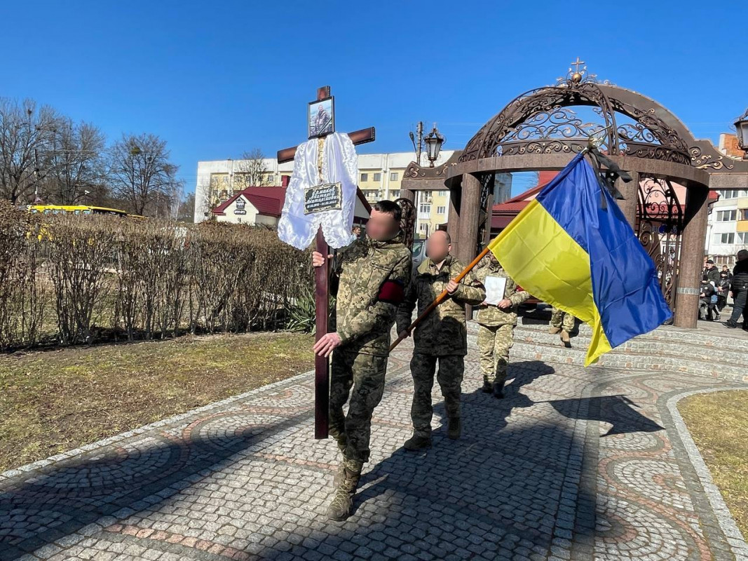 Придбав будинок і мріяв про щасливе життя у ньому: на Волині віддали шану штаб-сержанту Анатолію Єрмакову