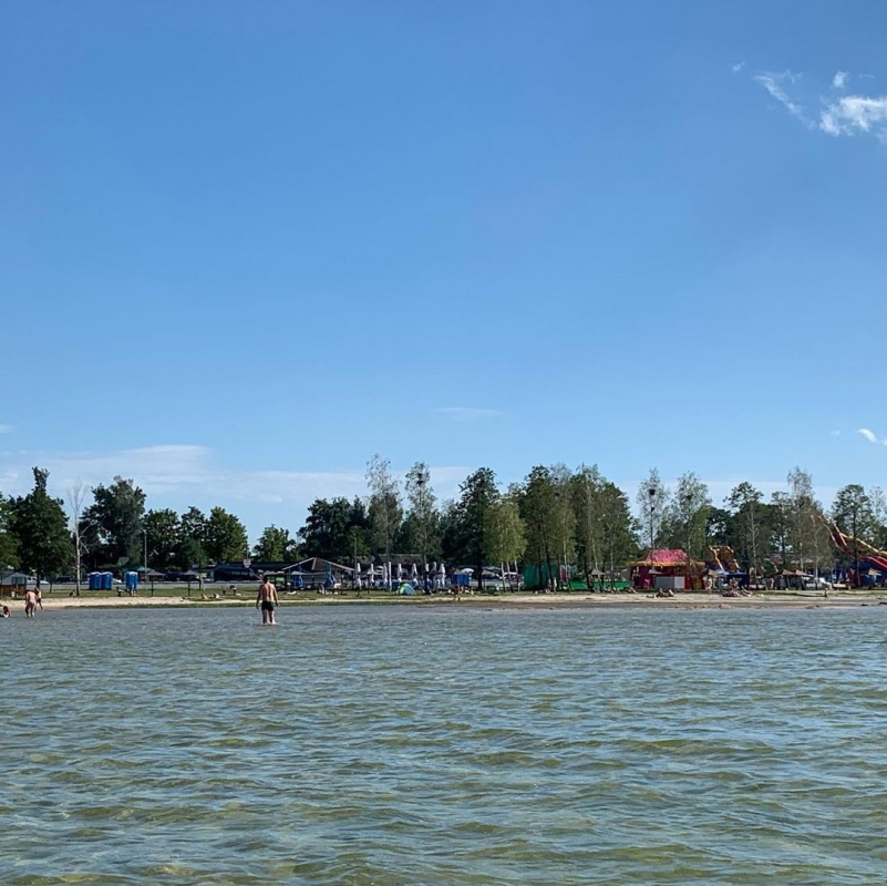 Аншлаг на пляжах та затори: як розпочався туристичний сезон на Шацьких озерах
