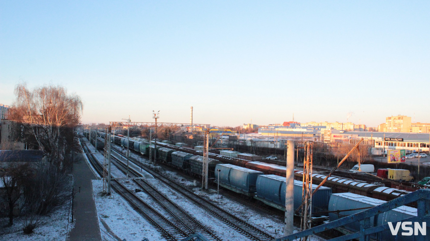 Засніжений Луцьк: як виглядають парки та двори міста взимку напередодні Нового 2026 року. Фоторепортаж