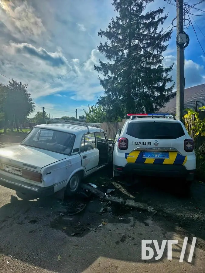 На Волині зіткнулися поліцейське авто та ВАЗ: пасажирку доставили до лікарні