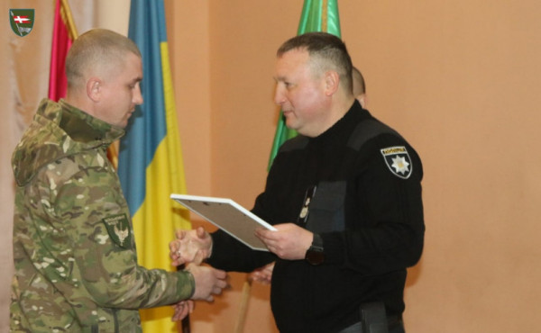 Начальник харківської поліції нагородив бійців волинської бригади