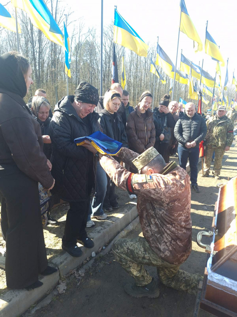 Поліг у бою на Сумщині: в останню дорогу провели Героя з Волині Олександра Бакальця