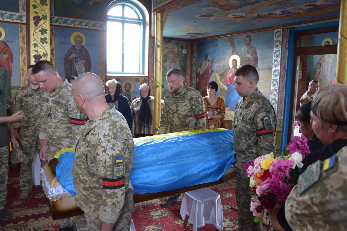 Помер від важких поранень: у селі на Волині попрощалися зі старшим солдатом Сергієм Синюком
