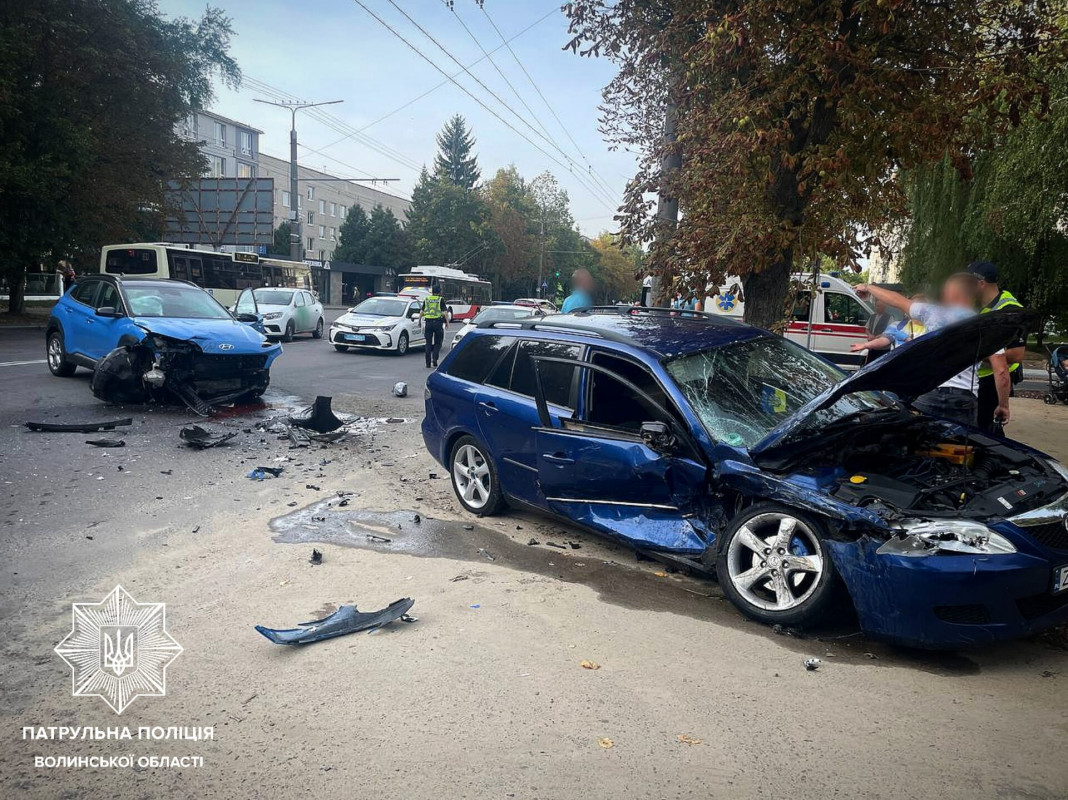 У Луцьку через неуважність водія «мазди» сталася ДТП