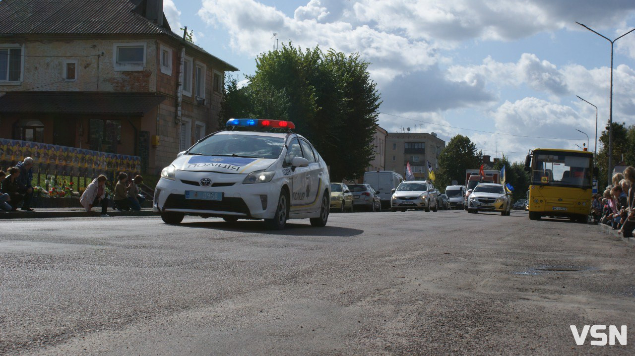Повернувся додому після майже дворічної невідомості: Рожищенська громада зустріла «на щиті» Героя Віталія Козла. Фото