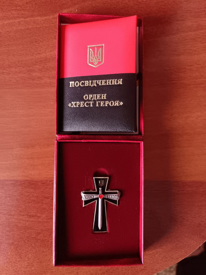 2 роки вважався зниклим безвісти: рідним полеглого захисника з Волині вручили орден «Хрест Героя»