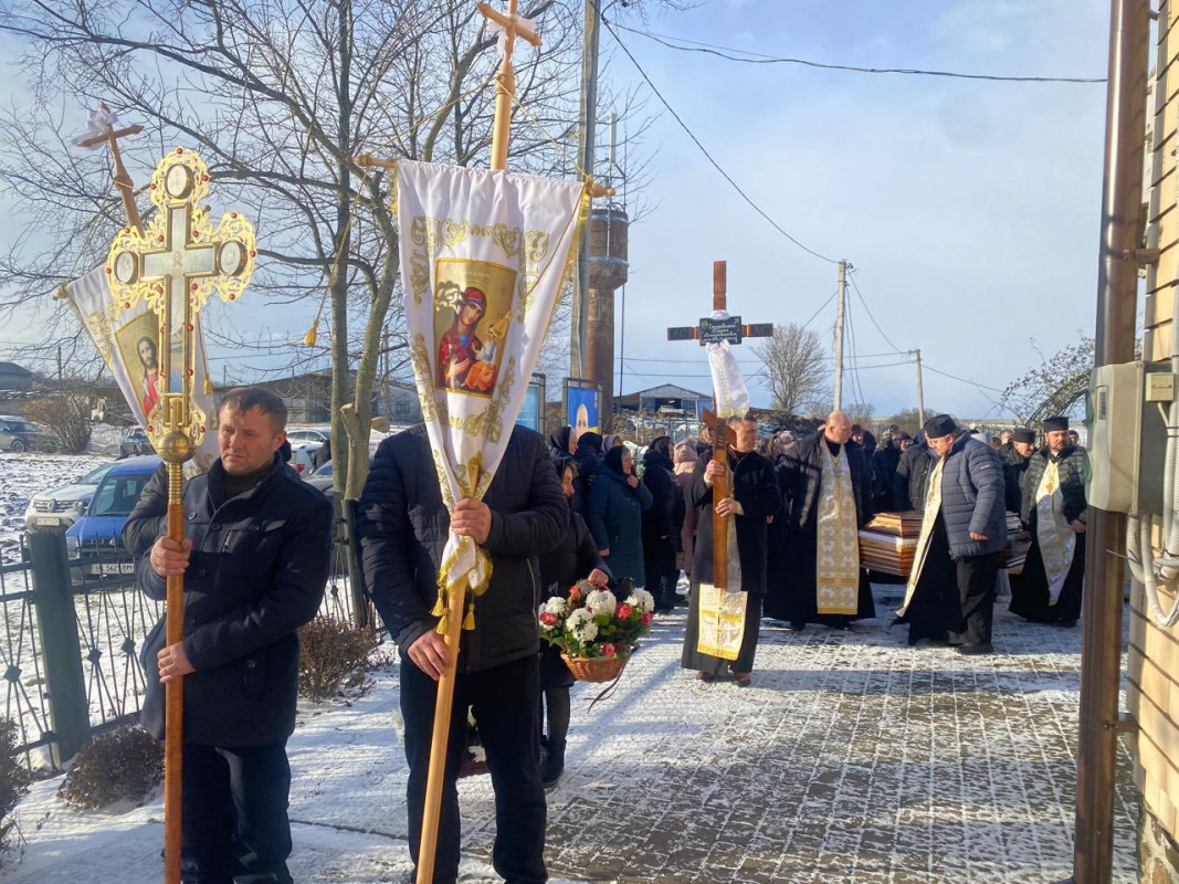 Перший український священник у місті: на Волині поховали протоієрея храму ПЦУ