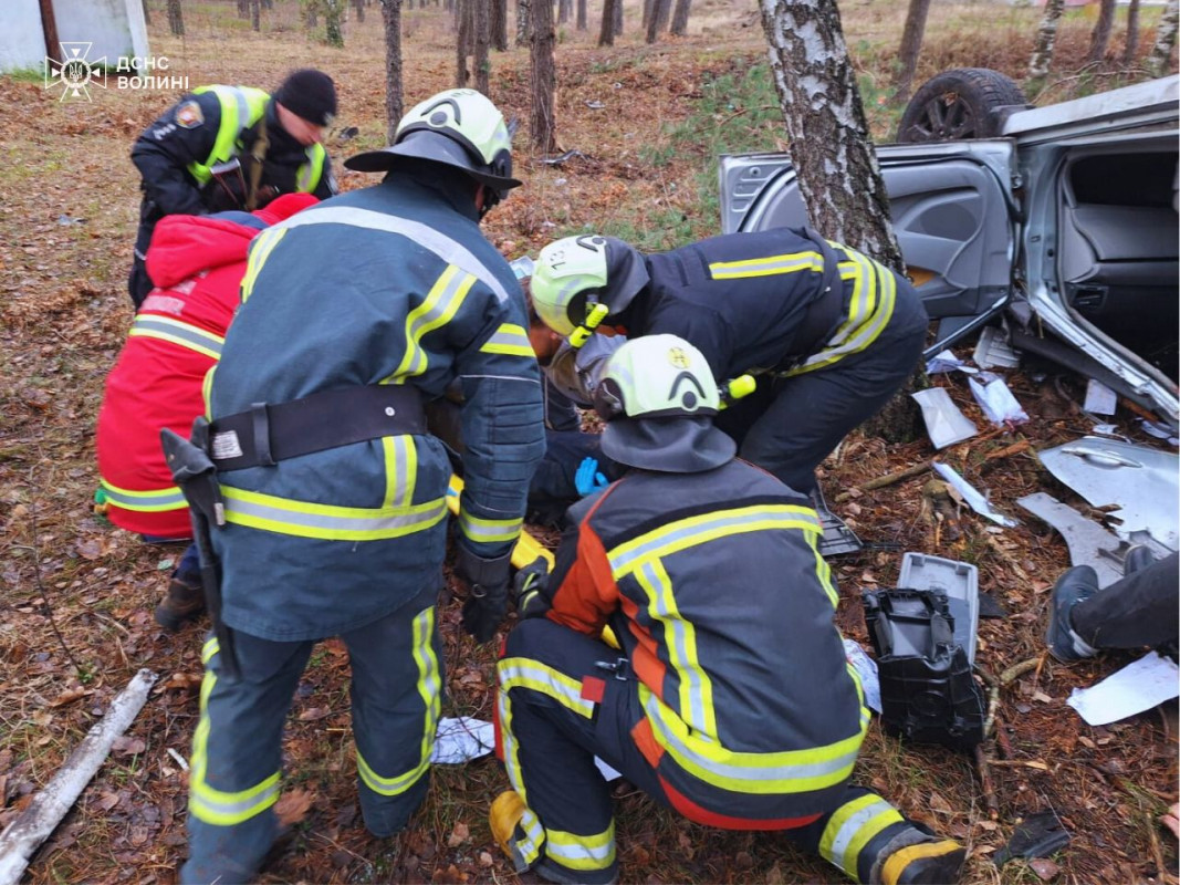 ДТП на Волині: загинула пасажирка, водія та двох постраждалих госпіталізували