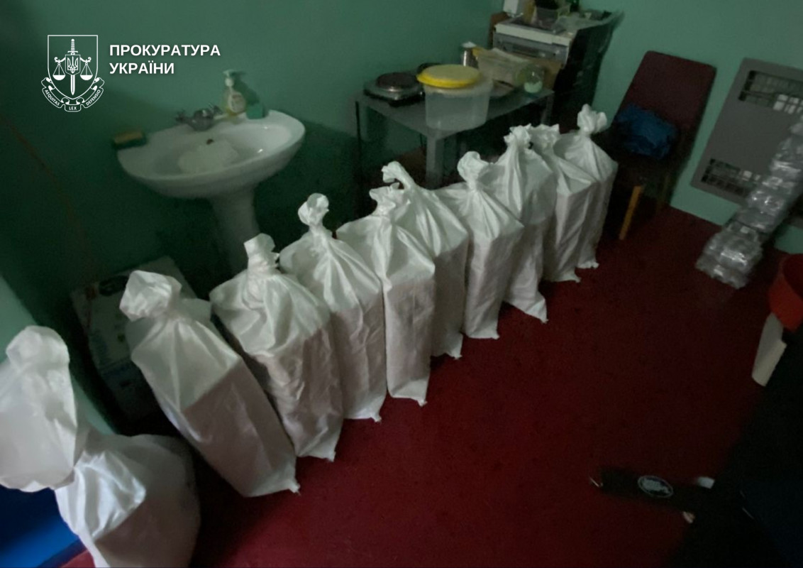 Незаконний бізнес на 430 млн грн: троє волинян організували мережу виготовлення і збуту наркотиків