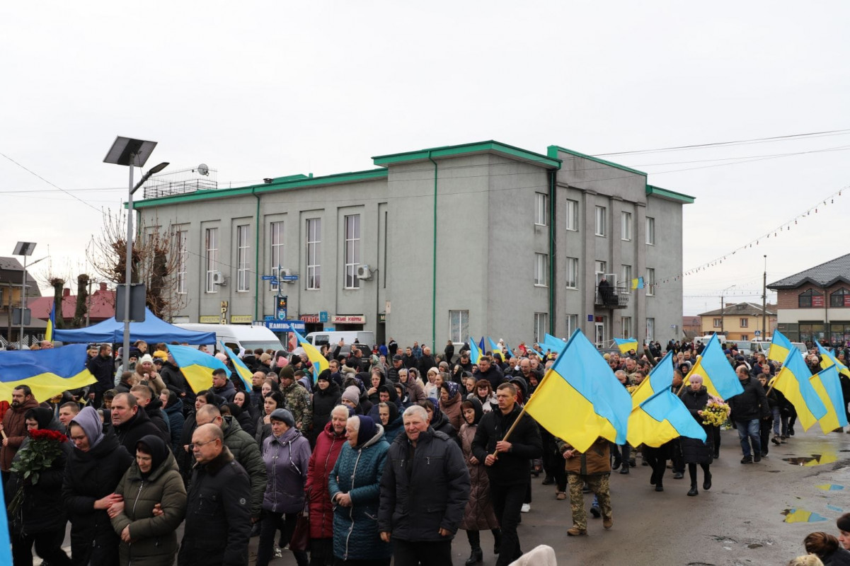 Загинув у бою на Харківщині: на Волині провели в останню дорогу Героя Сергія Лесика. Відео