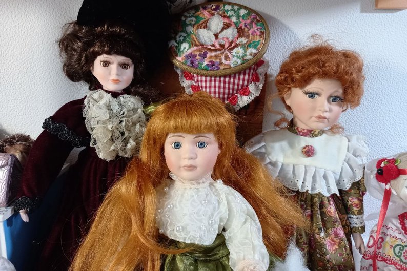 Медсестра з Луцька колекціонує і реставрує ляльки