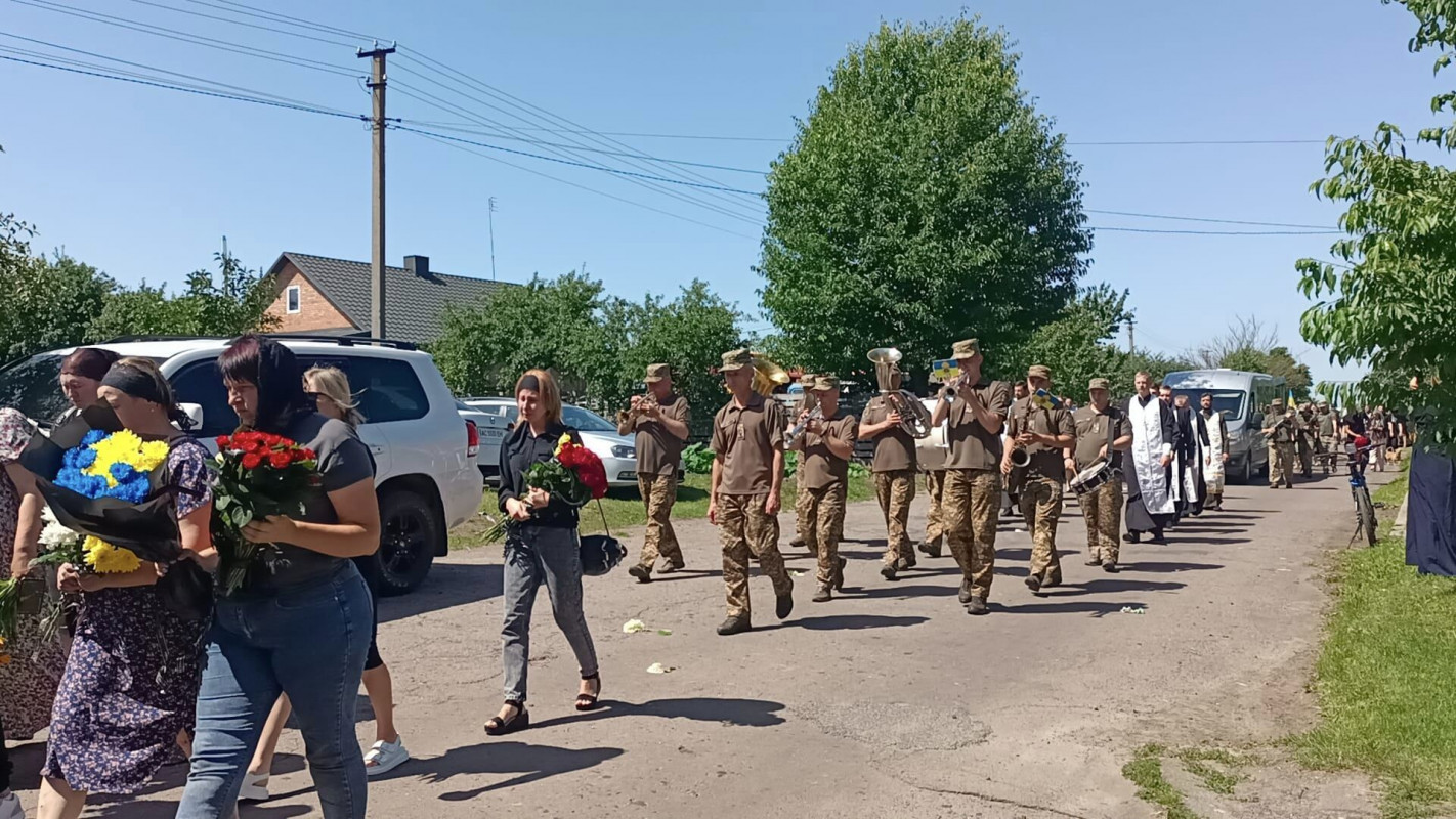 Син втратив батька: на Волині прощались з Героєм Миколою Генелюком