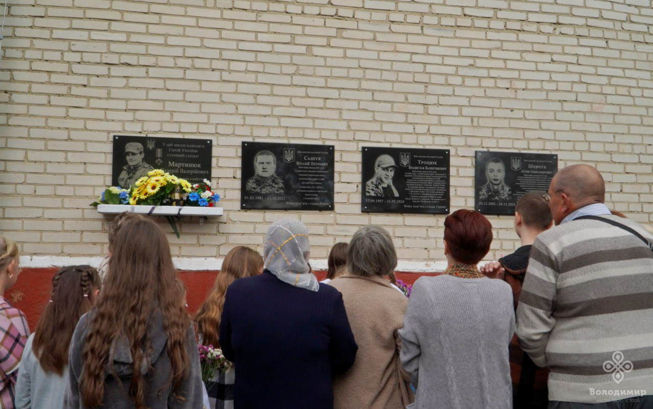 У волинському селі відкрили три меморіальні дошки полеглим Захисникам України