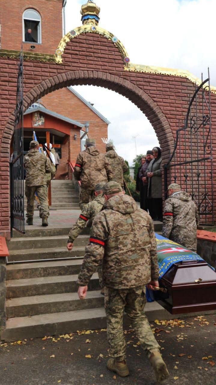 Понад рік і сім місяців невідомості: на Волині провели в останню путь Героя Івана Міневича