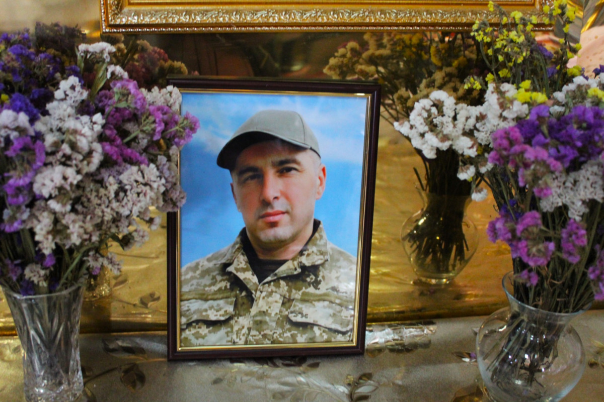 На Волині в останню земну дорогу захисника України, який загинув на фронті близько двох років тому