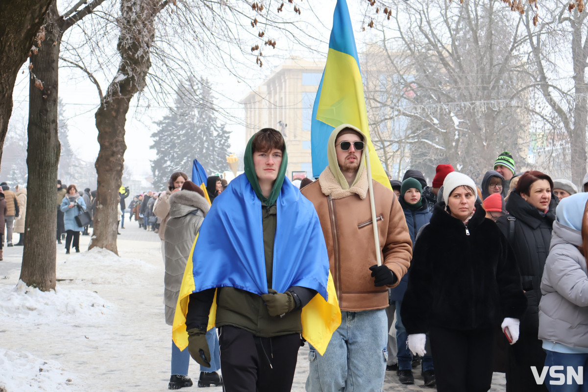 Лучани об’єдналися в «Ланцюг Єднання» до Дня Соборності України. Фоторепортаж