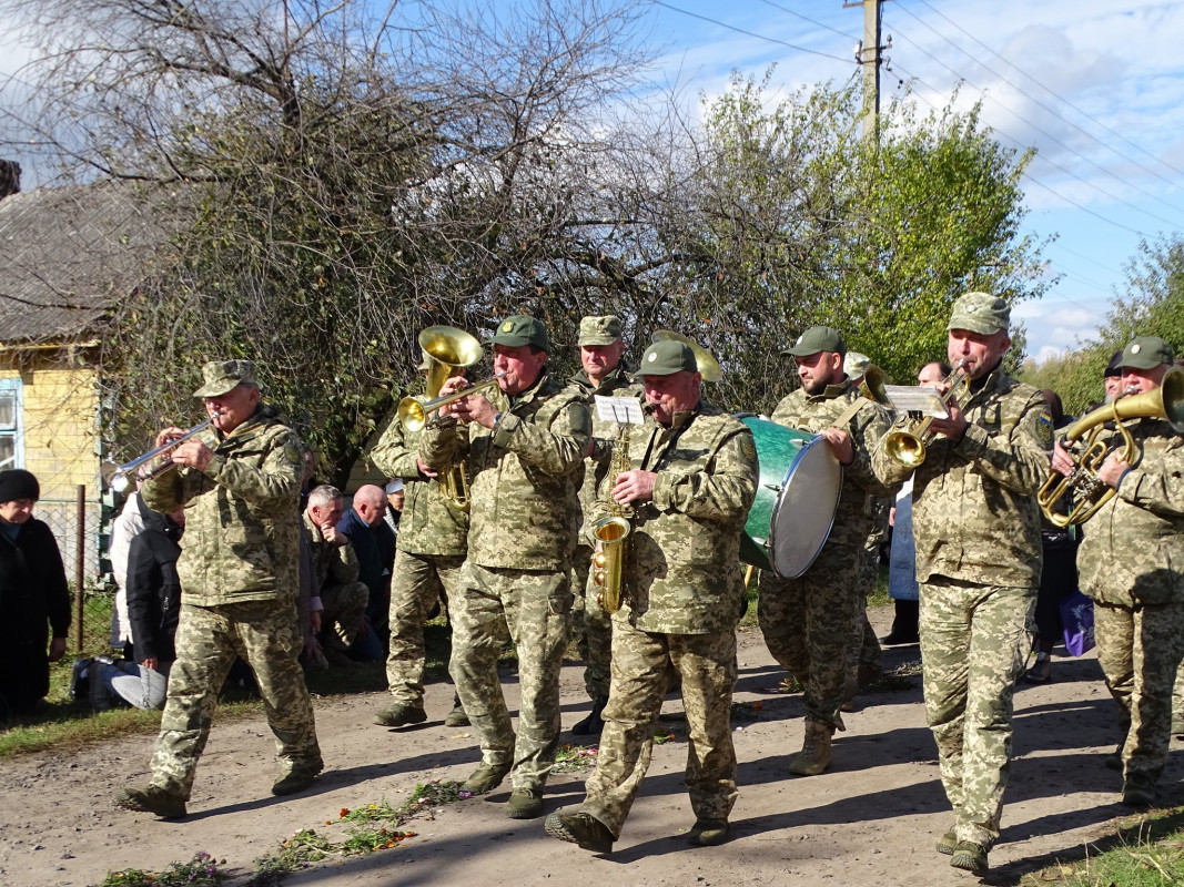 Майже рік вважався зниклим безвісти на Волині попрощались з Героєм Олександром Жуком