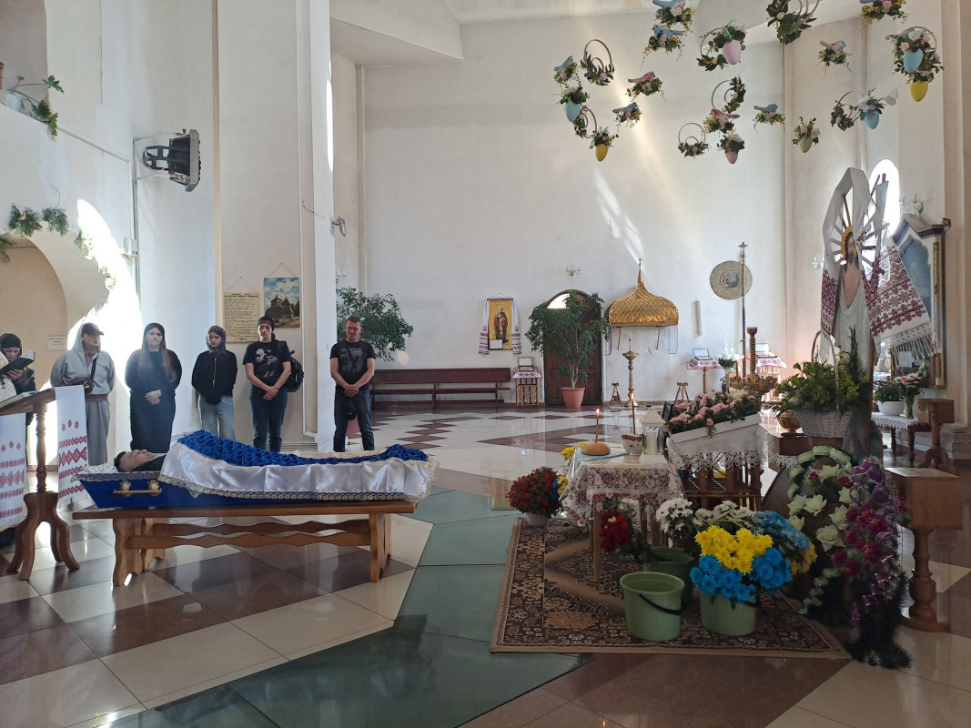 Осиротіла донечка: на Волині в останню дорогу провели захисника Геннадія Білецького
