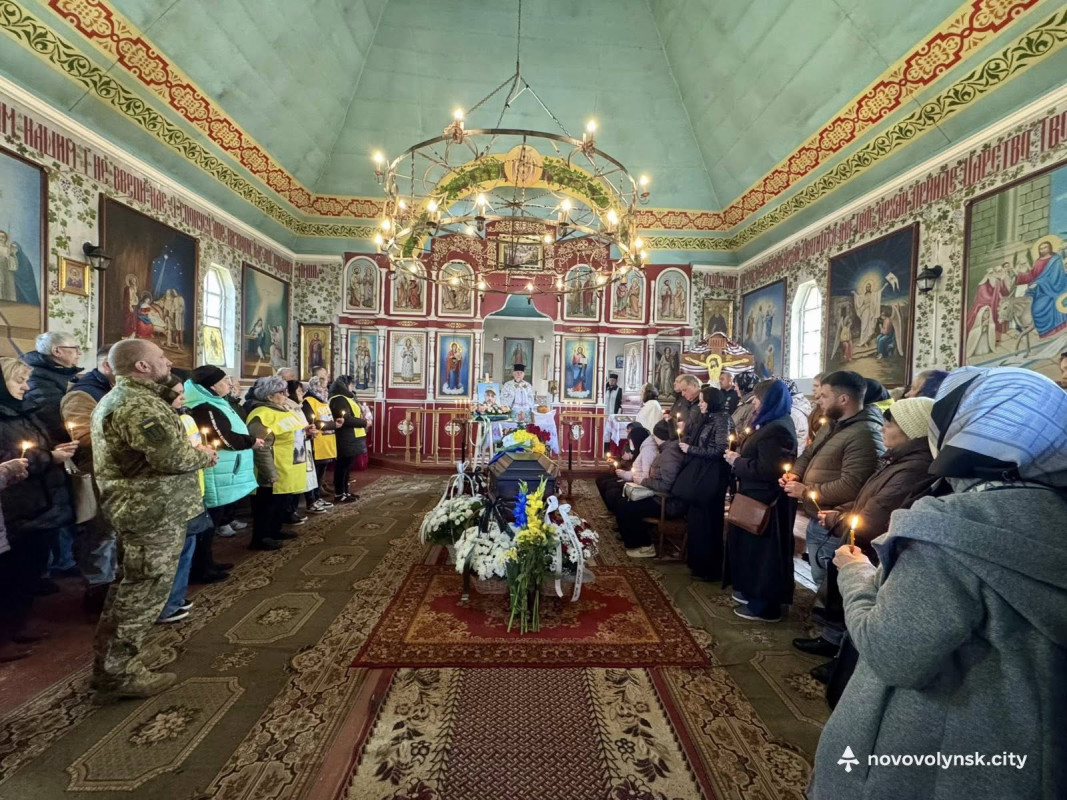Тривалий час вважався зниклим безвісти: на Волині попрощалися з Героєм Олександром Шпуром