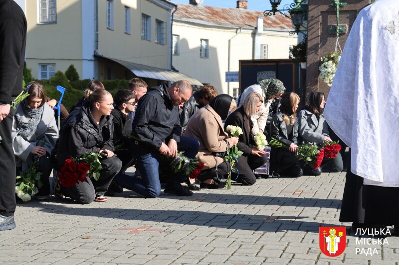 Підписав контракт після першого курсу: в Луцьку віддали останню шану 19-річному Герою Денису Бойченку