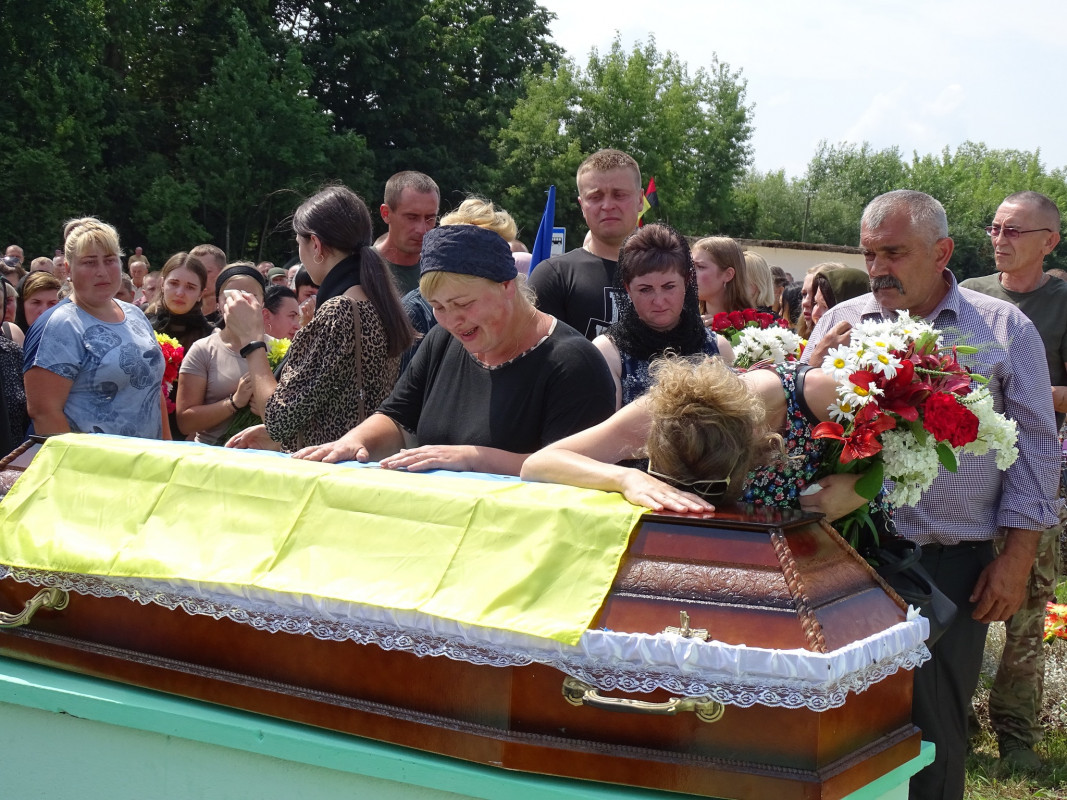У перший день вторгнення став на захист країни: на Волині попрощалися із молодим Героєм Олександром Карпуком