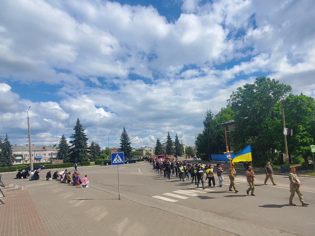 Троє синів втратили батька: на Волині попрощались з Героєм Миколою Кураном