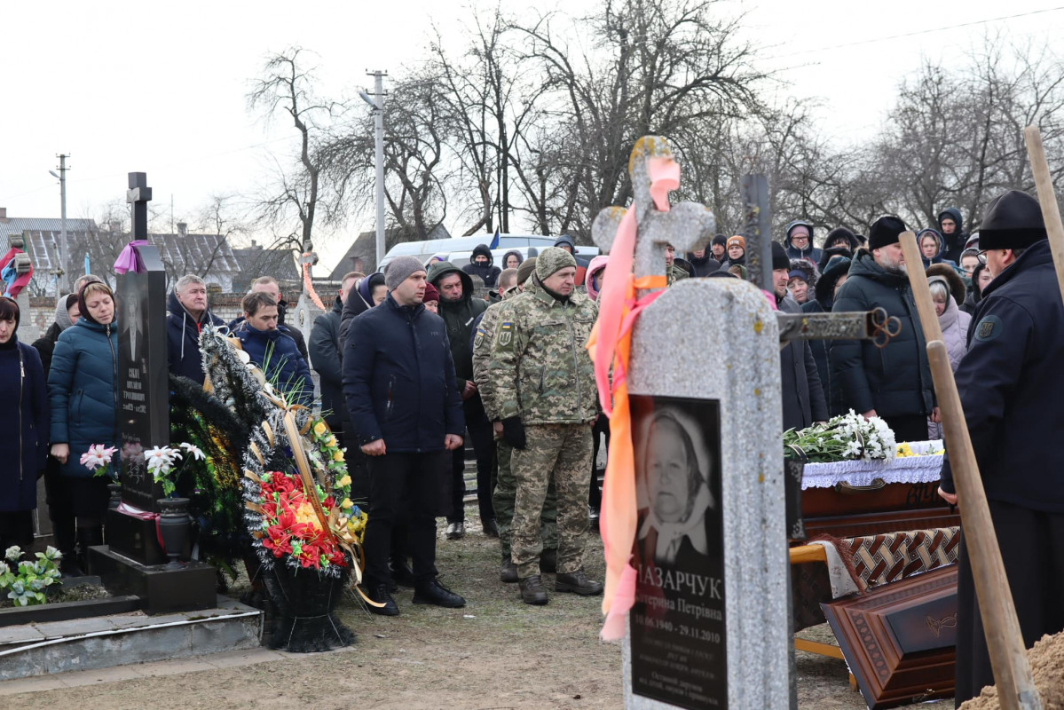 Отримав тяжке поранення біля Бахмута: на Волині всім селом прощалися з Героєм Миколою Назарчуком. Фото