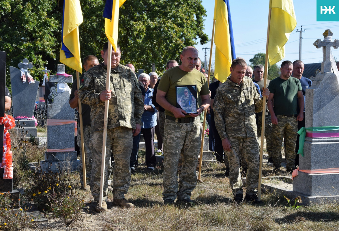 Поховали поряд із могилою його рідного брата-захисника: на Волині попрощались із Героєм Василем Мухою