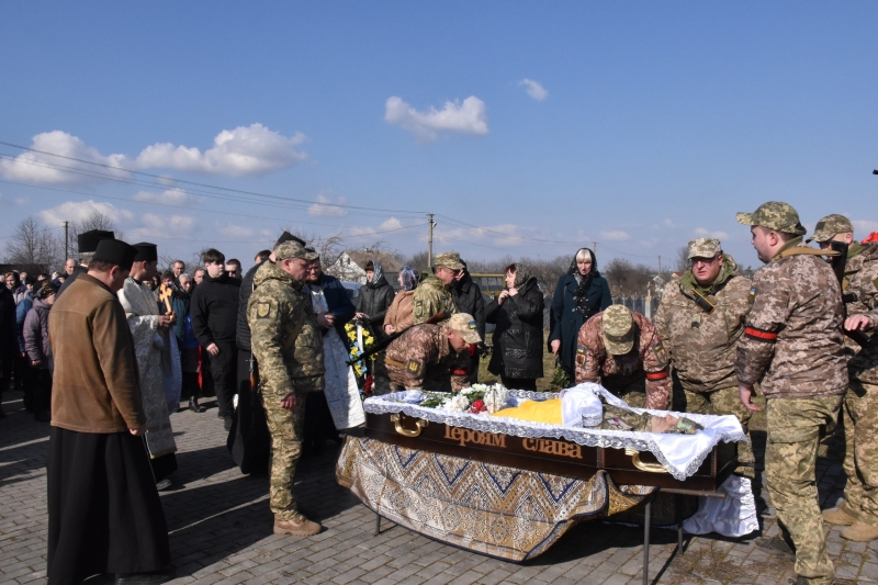 На Волині в останню путь провели захисника України Віталія Киричука