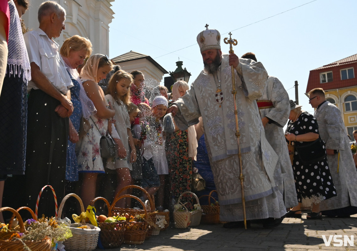 Кошики лучан на Спаса: що освячували у Свято-Троїцькому Соборі. Фото