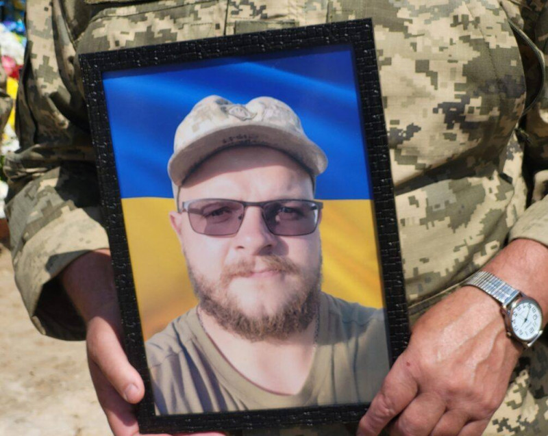 Брат-близнюк був на фронті, а він — «на щиті»: Ковель віддав останню шану 31-річному Михайлу Філіпчуку