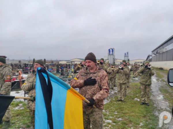 Без батька залишилось двоє синів: на Волині в останню дорогу провели Героя Івана Тлумача