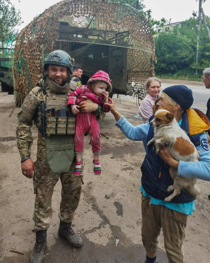 Бійці волинської «сотки» евакуювали з прифронтового села чотири покоління родини разом із песиками