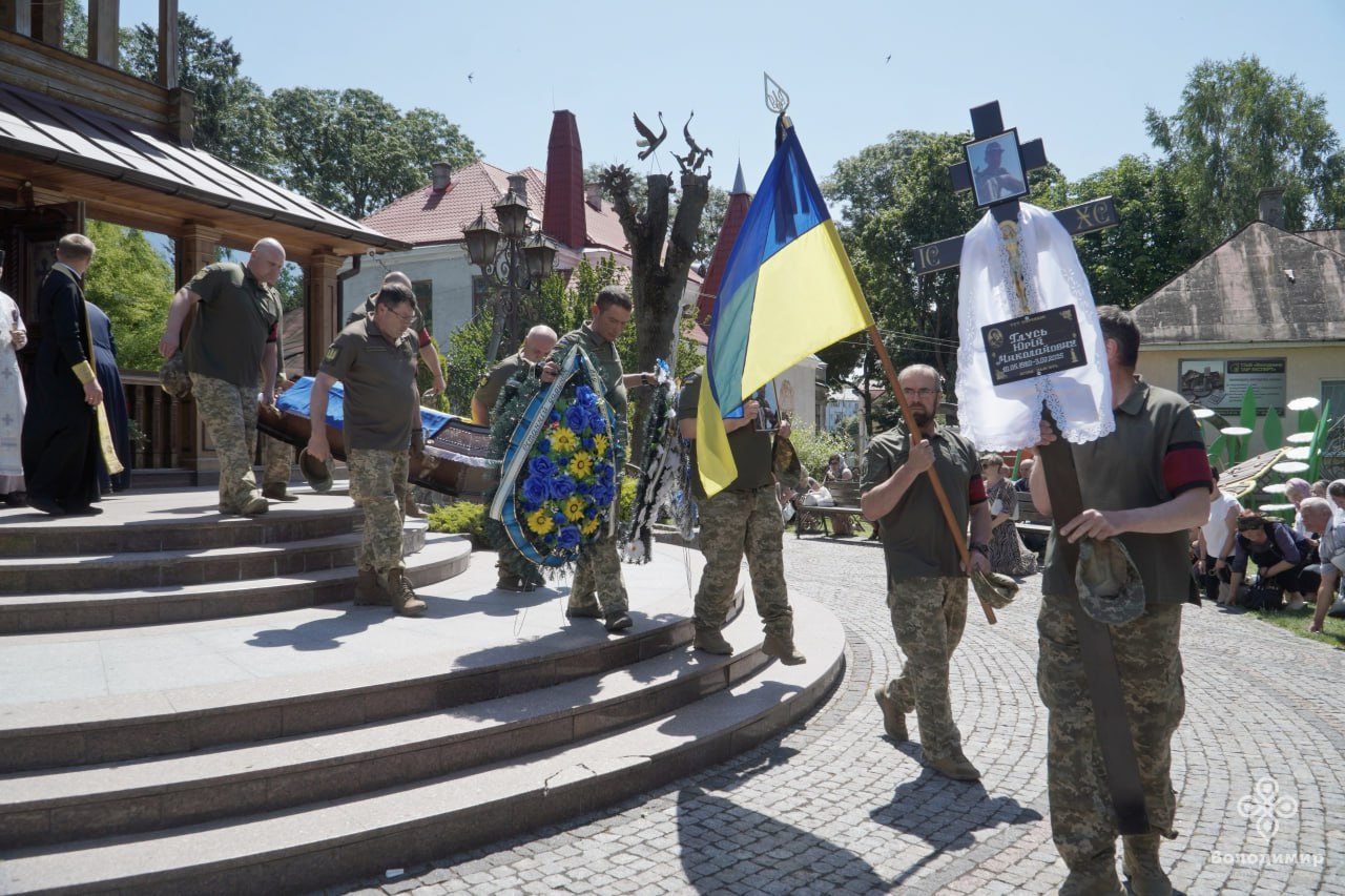 Волиняни попрощалися з Героєм Юрієм Глусем, який помер від поранень, отриманих на фронті