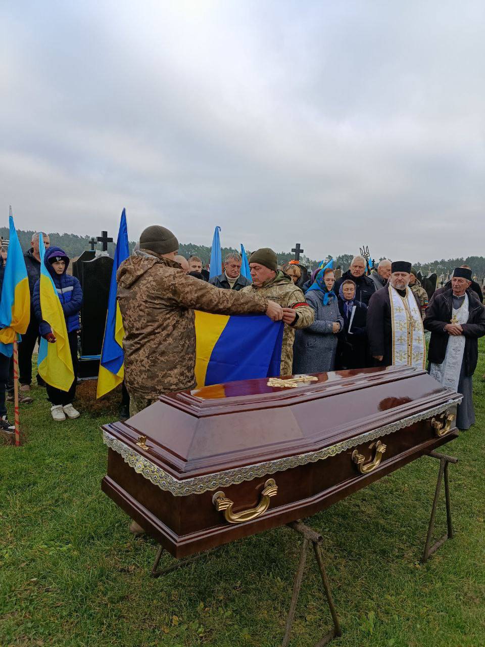 2 місяці не дожив до 35-річчя: на Волині попрощались з Героєм Олександром Пекним