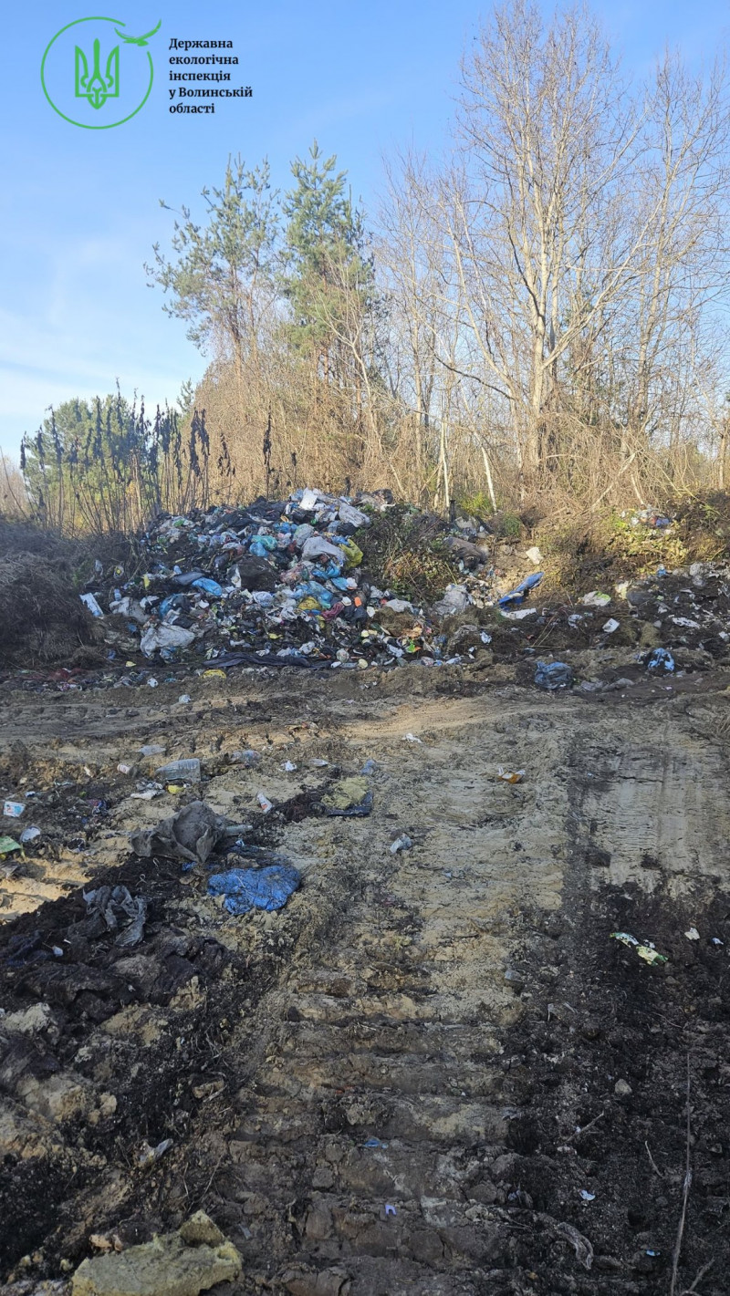 На Волині виявили два великі стихійні сміттєзвалища: площа понад 1000 м²