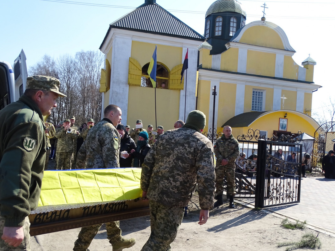 Майже вісім місяців вважався зниклим безвісти: на Волині попрощалися з Героєм Миколою Луцюком