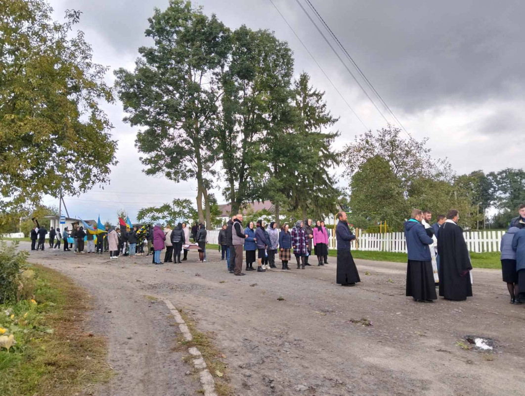 Життя обірвалось внаслідок важких поранень: на Волині попрощались з Героєм Володимиром Андрійчуком