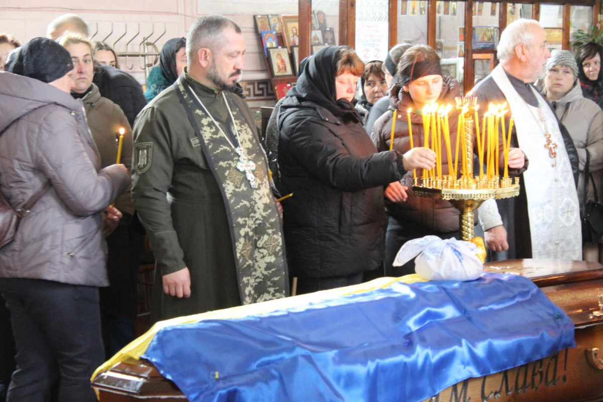 Маленький син ніколи більше не побачить тата: на Волині попрощалися з Героєм Миколою Мясковським