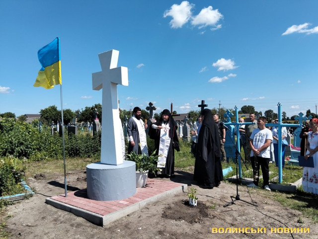 На Волині відкрили пам’ятний знак на єдиній в області братській могилі вояків Армії УНР