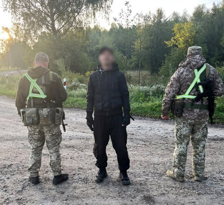Один ішов до Білорусі, інший — до Польщі: на Волині затримали двох чоловіків, які намагалися втекти за кордон