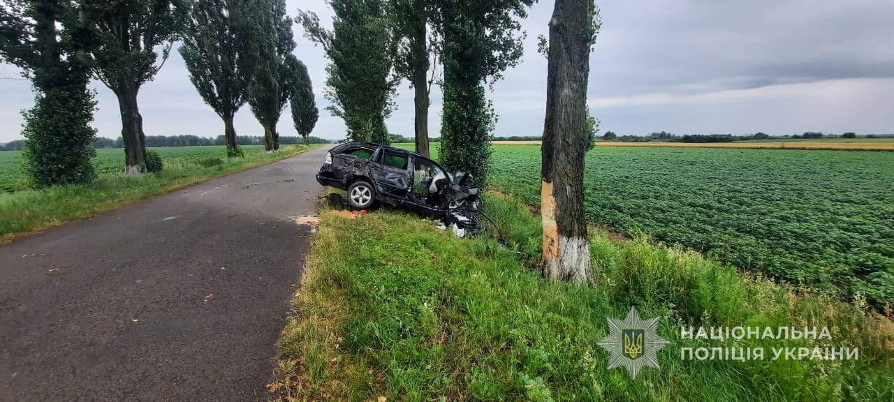 Повідомили, в якому стані госпіталізували 17-річну дівчину, яку на Волині у ДТП затисло в авто