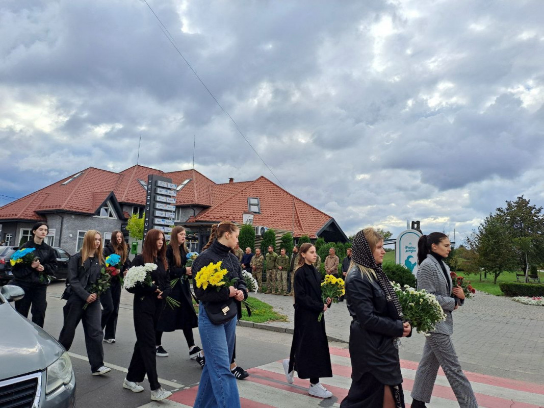 Дві донечки втратили батька: на Волині попрощалися з Героєм Михайлом Дудинцем