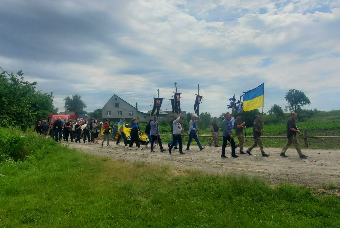 Дві доньки втратили батька: на Волині попрощалися з Героєм Владиславом Герасименком, який поліг на війні понад півтора року тому