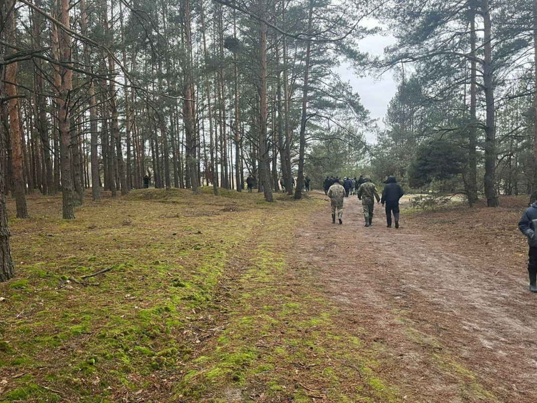 Понад річкою, в лісі: на Волині продовжують пошуки 17-річної дівчини, яка пішла в невідомому напрямку. Фото