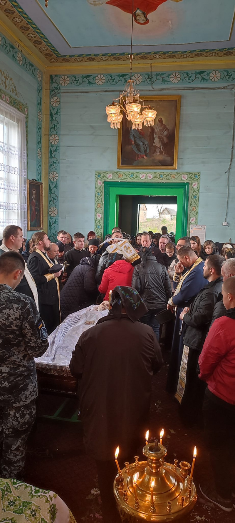 Зійшлося усе село: поховали 29-річного сапера з Луцького району Віталія Костюка. Фото