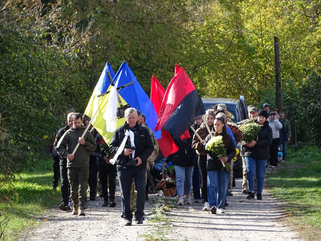 Майже рік вважався зниклим безвісти на Волині попрощались з Героєм Олександром Жуком