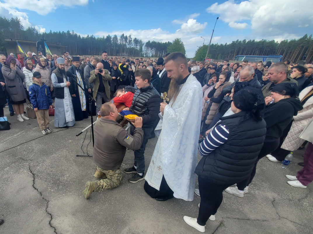 Троє синів втратили батька: на Волині попрощались з Героєм Миколою Кураном